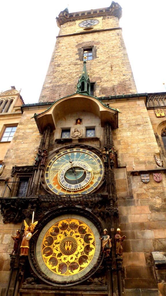  Astronomical clock 