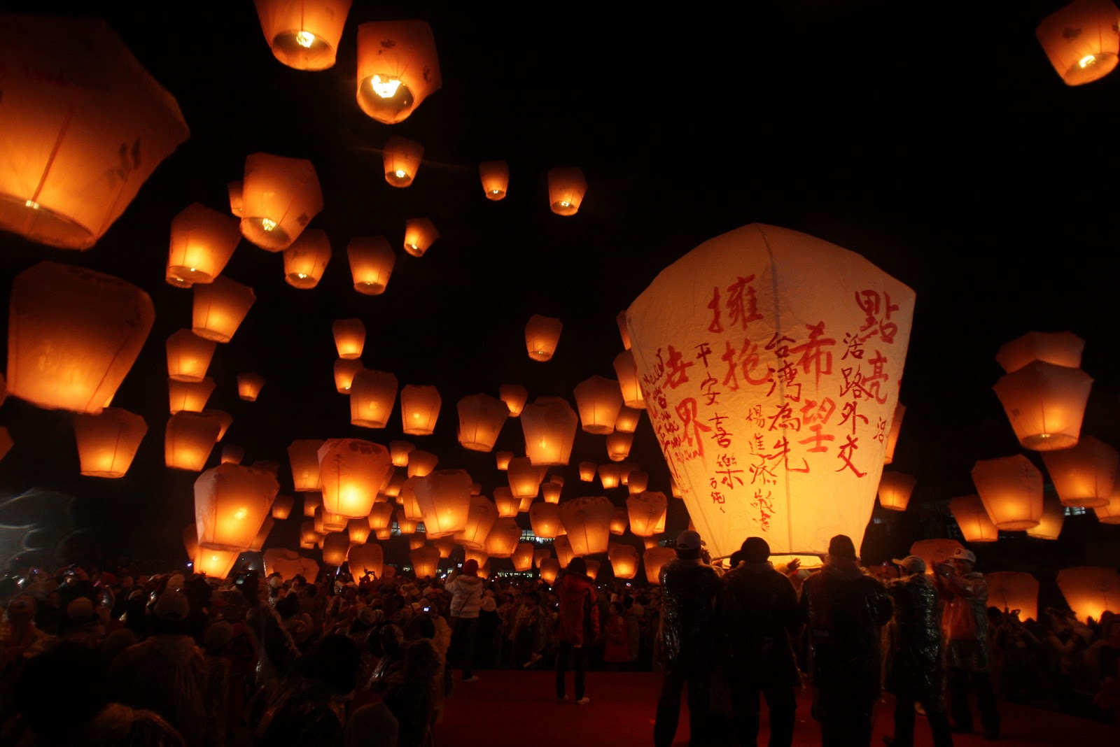 Фестиваль фонарей нанкиммати Япония